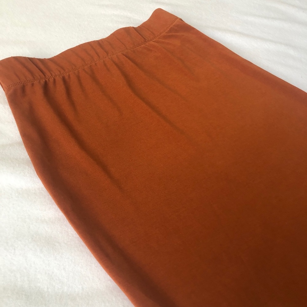 🌺 Forever 21 mid pencil skirt - Picture 2 of 10